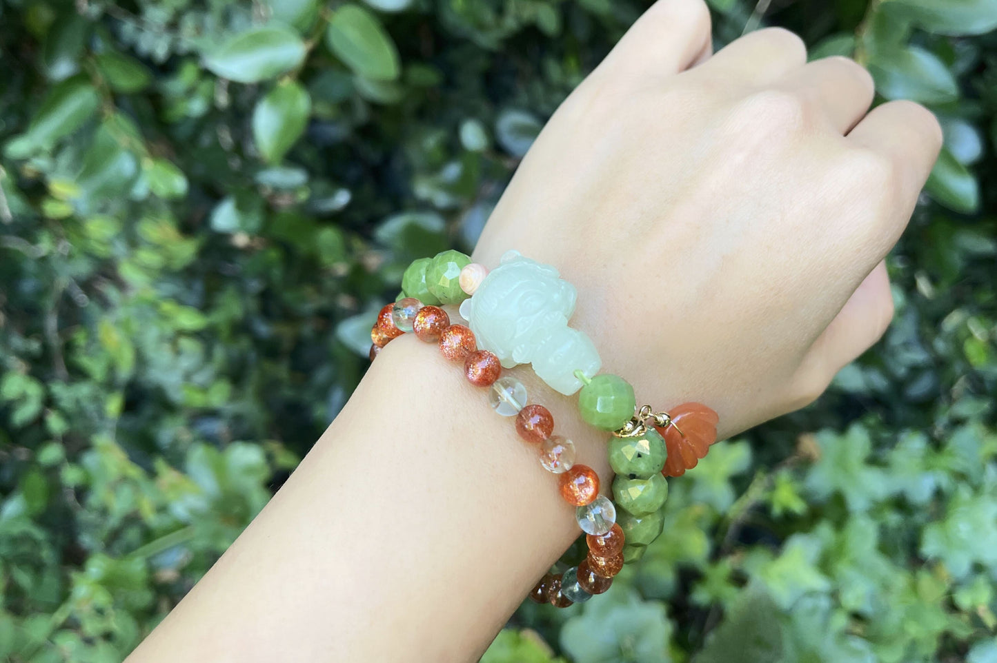 Natural Canadian Green Nephrite Bracelet with Xiu Jade Hand Carved Cat Girl and Nanhong Shell Charm, 天然加拿大碧玉手串配岫岩玉手工雕小猫女南红贝壳提溜
