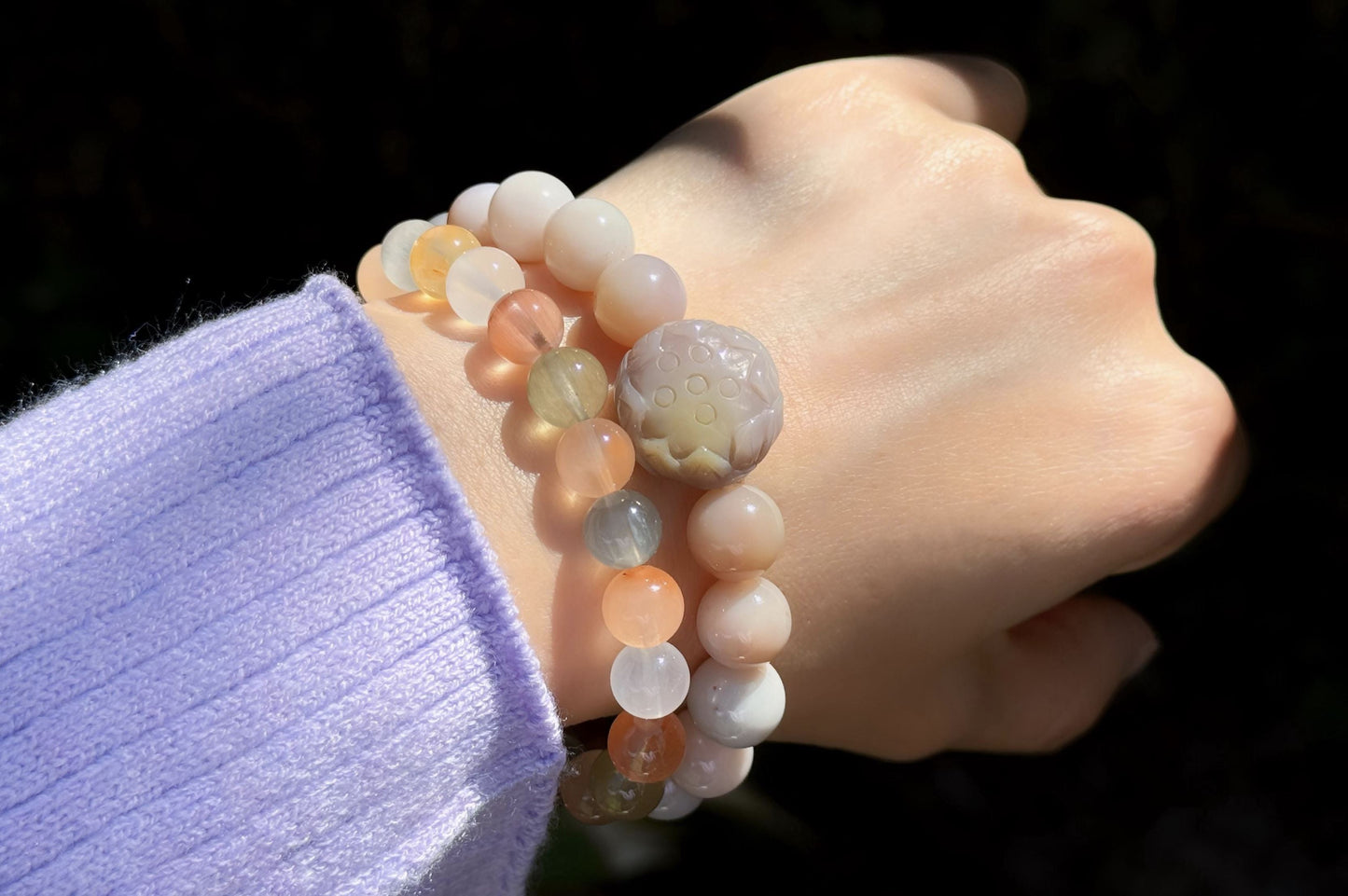 Natural Yanyuan Agate Beaded Bracelet in Pastel Colors and Carved Yanyuan Lotus Charm, 天然盐源玛瑙马卡龙色系圆珠手串搭配盐源莲花珠