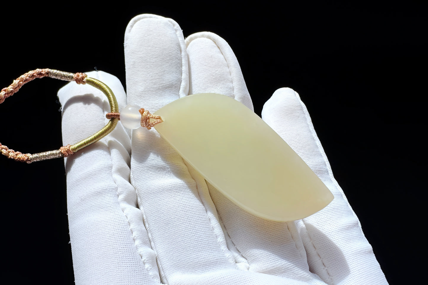 Natural Russian Nephrite Jade Pendant in Light Sugar Color, Oufen Nephrite Pendant Necklace, 天然俄料和田玉糖白玉随形吊坠