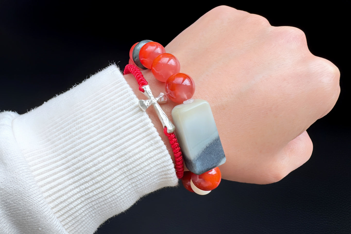 Natural Nanhong Agate Bracelet with Black and White Nephrite Jade, Untreated Nanhong Agate Beads, 天然冰飘火焰南红珠配水墨青花和田玉手串