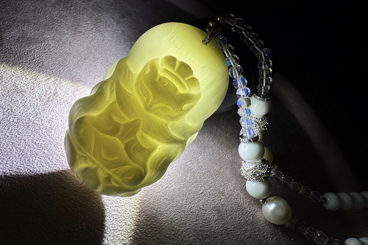 Natural Tridacnae Fox Spirit Pendant Necklace, Hand Carved Tridacnae Fluted Giant Clam Nine Tailed Fox, 天然砗磲全玉化料手工雕刻九尾狐修仙吊坠配砗磲珠链