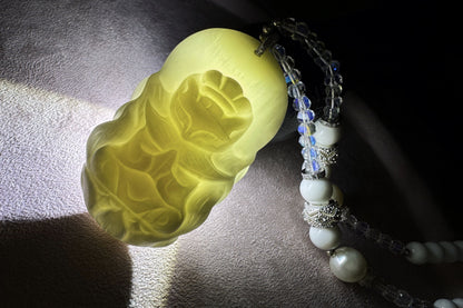 Natural Tridacnae Fox Spirit Pendant Necklace, Hand Carved Tridacnae Fluted Giant Clam Nine Tailed Fox, 天然砗磲全玉化料手工雕刻九尾狐修仙吊坠配砗磲珠链