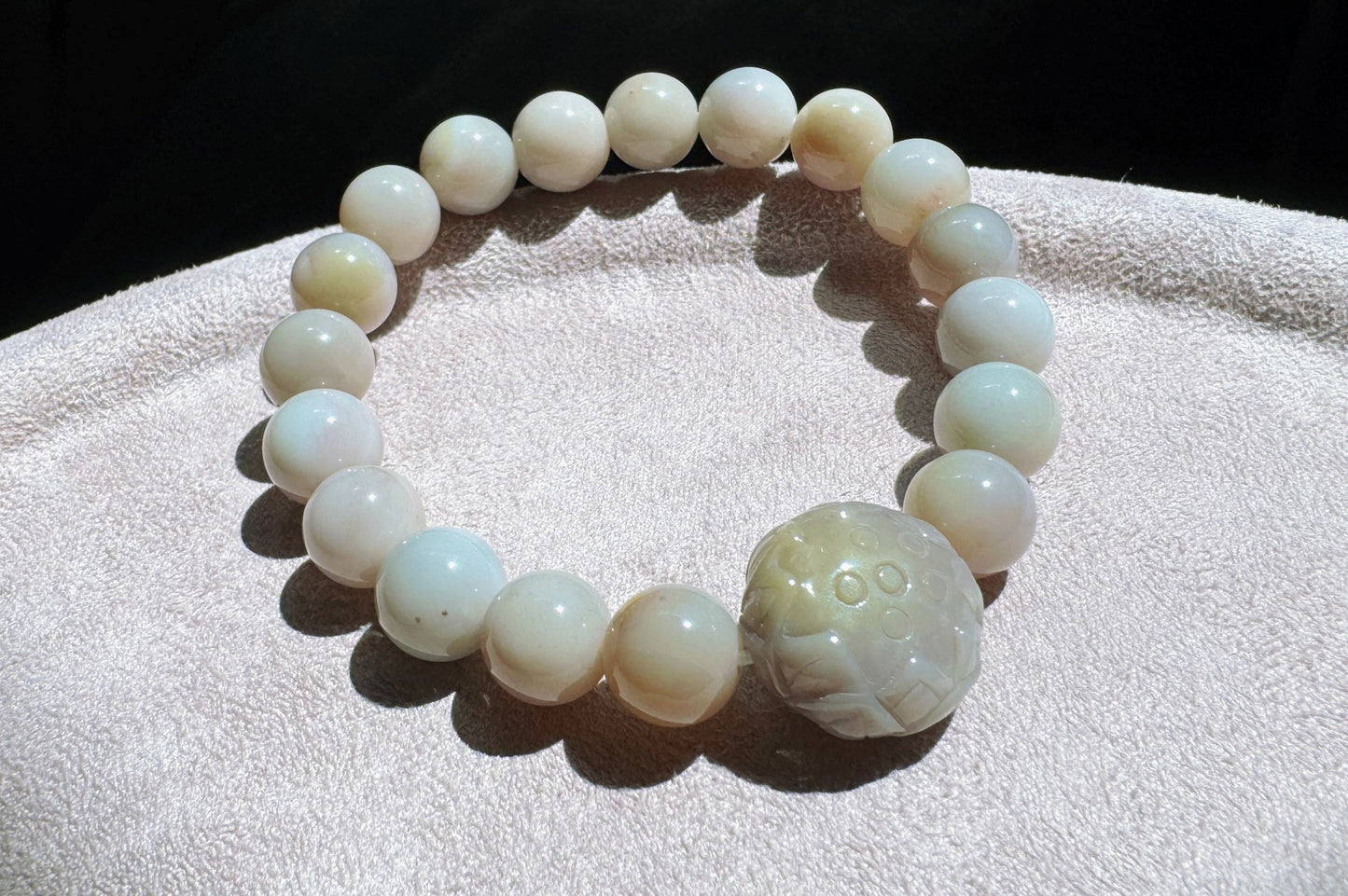Natural Yanyuan Agate Beaded Bracelet in Pastel Colors and Carved Yanyuan Lotus Charm, 天然盐源玛瑙马卡龙色系圆珠手串搭配盐源莲花珠