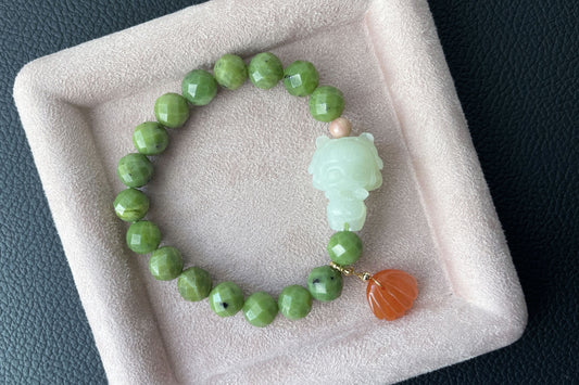 Natural Canadian Green Nephrite Bracelet with Xiu Jade Hand Carved Cat Girl and Nanhong Shell Charm, 天然加拿大碧玉手串配岫岩玉手工雕小猫女南红贝壳提溜