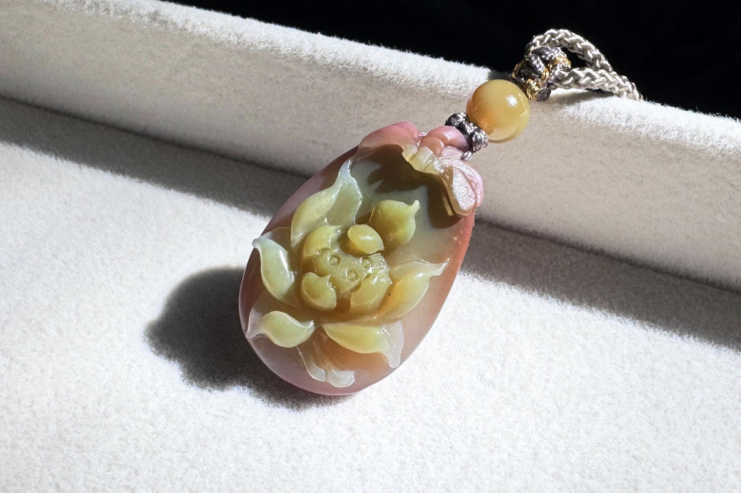 Natural Yanyuan Agate Carved Dragonfly and Lotus Flower Pendant, Untreated Yanyuan Agate Pendant, 天然盐源玛瑙深雕蜻蜓荷花吊坠