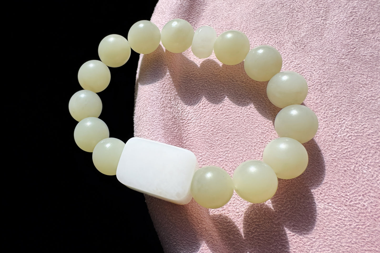 Natural Light Green Nephrite Beaded Bracelet with White Nephrite Cube, Satin Polished Nephrite Bracelet, 天然柔光且末油膏和田玉手串搭配俄白俏糖牌