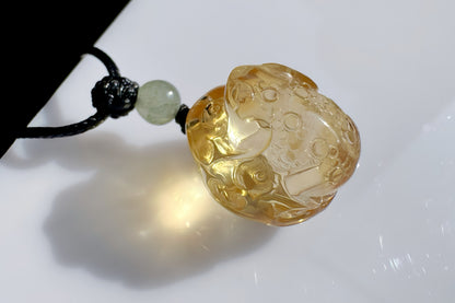 High Grade Natural Brazilian Citrine Hand Carved Frog on Lotus Pod Pendant, Citrine Toad Necklace, Carved Citrine Pendant, 天然精品巴西黄手工精雕呱呱来财吊坠