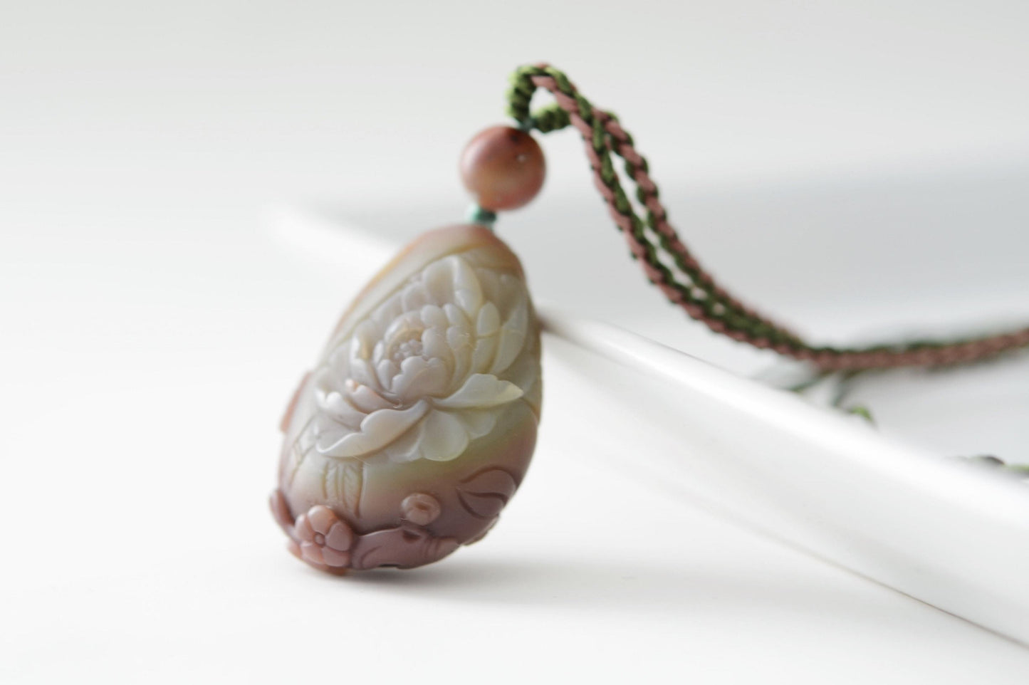 Natural Yanyuan Agate Carved Butterly and Flowers Pendant, 天然原矿盐源玛瑙雕刻蝶恋花精编吊坠