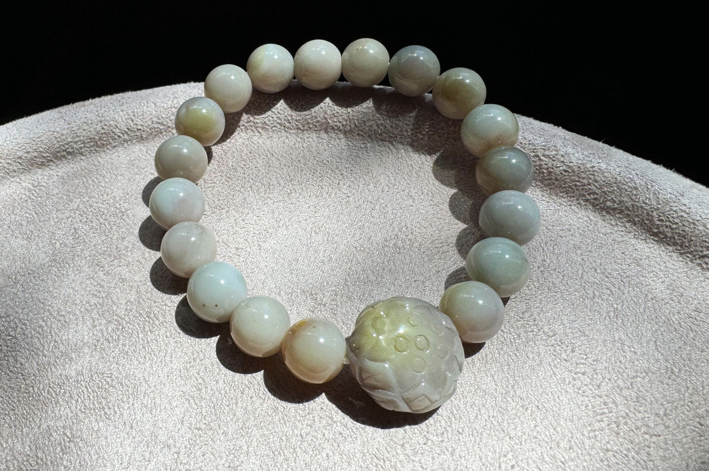 Natural Yanyuan Agate Beaded Bracelet in Pastel Colors and Carved Yanyuan Lotus Charm, 天然盐源玛瑙马卡龙色系圆珠手串搭配盐源莲花珠
