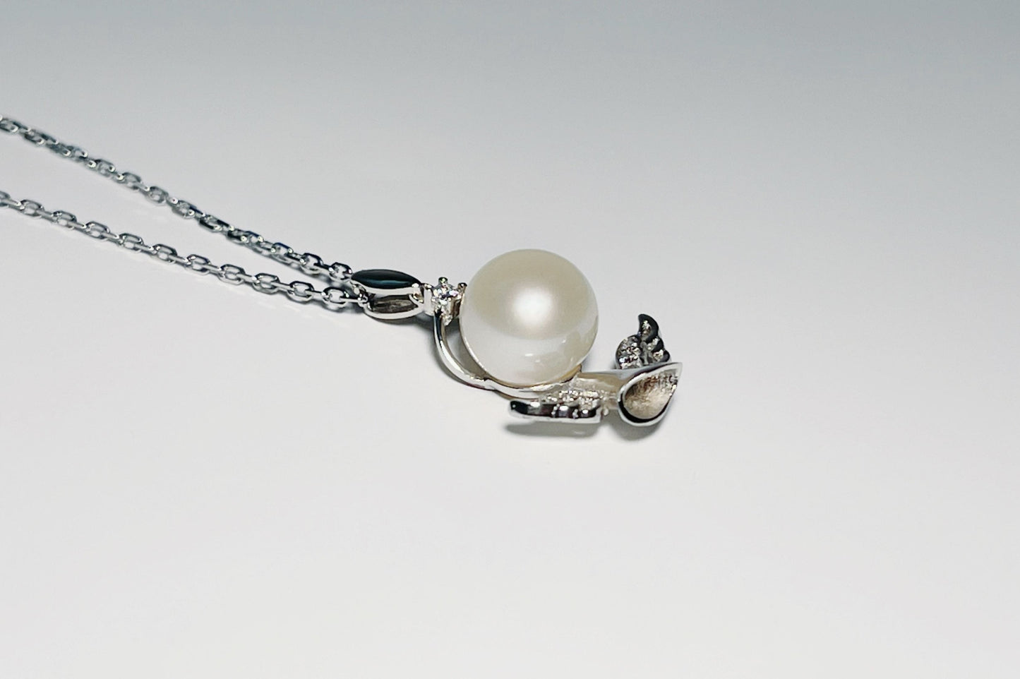 Natural Freshwater Pearl Pendant in 925 Silver Little Angel Design, Freshwater Pearl Necklace, 精品天然淡水珍珠925纯银Angel baby可爱小天使吊坠项链