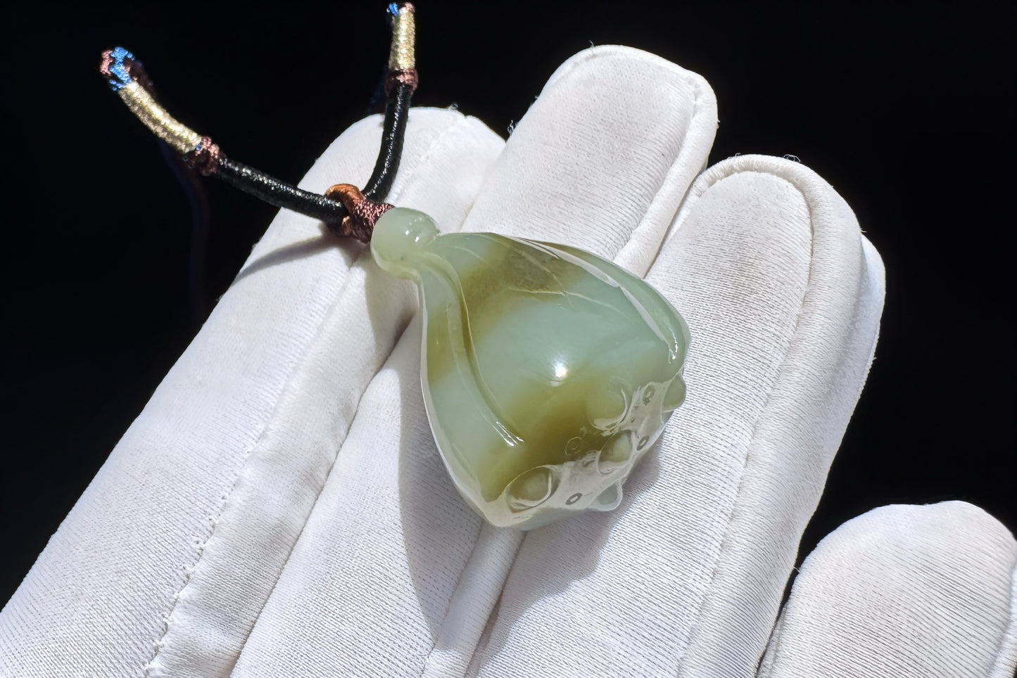 Natural Hetian Nephrite Lotus Pendant in Blue and Brown Sugar Color, Nephrite Jade Carved Lotus Pod Pendant, 天然和田玉蓝带糖色小莲蓬吊坠