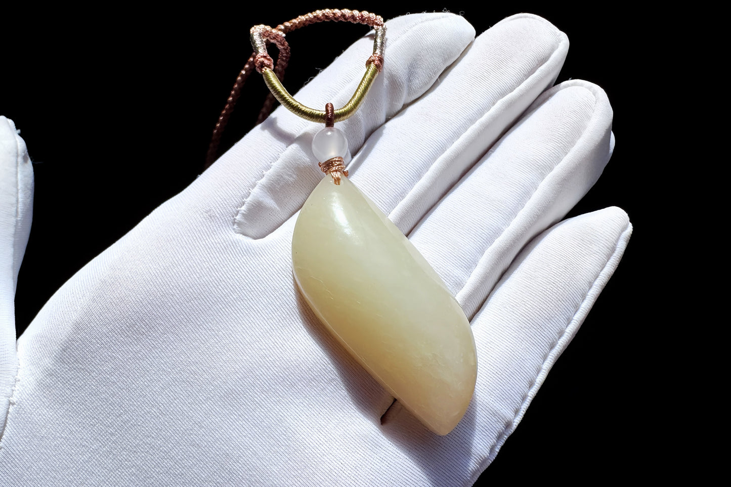 Natural Russian Nephrite Jade Pendant in Light Sugar Color, Oufen Nephrite Pendant Necklace, 天然俄料和田玉糖白玉随形吊坠