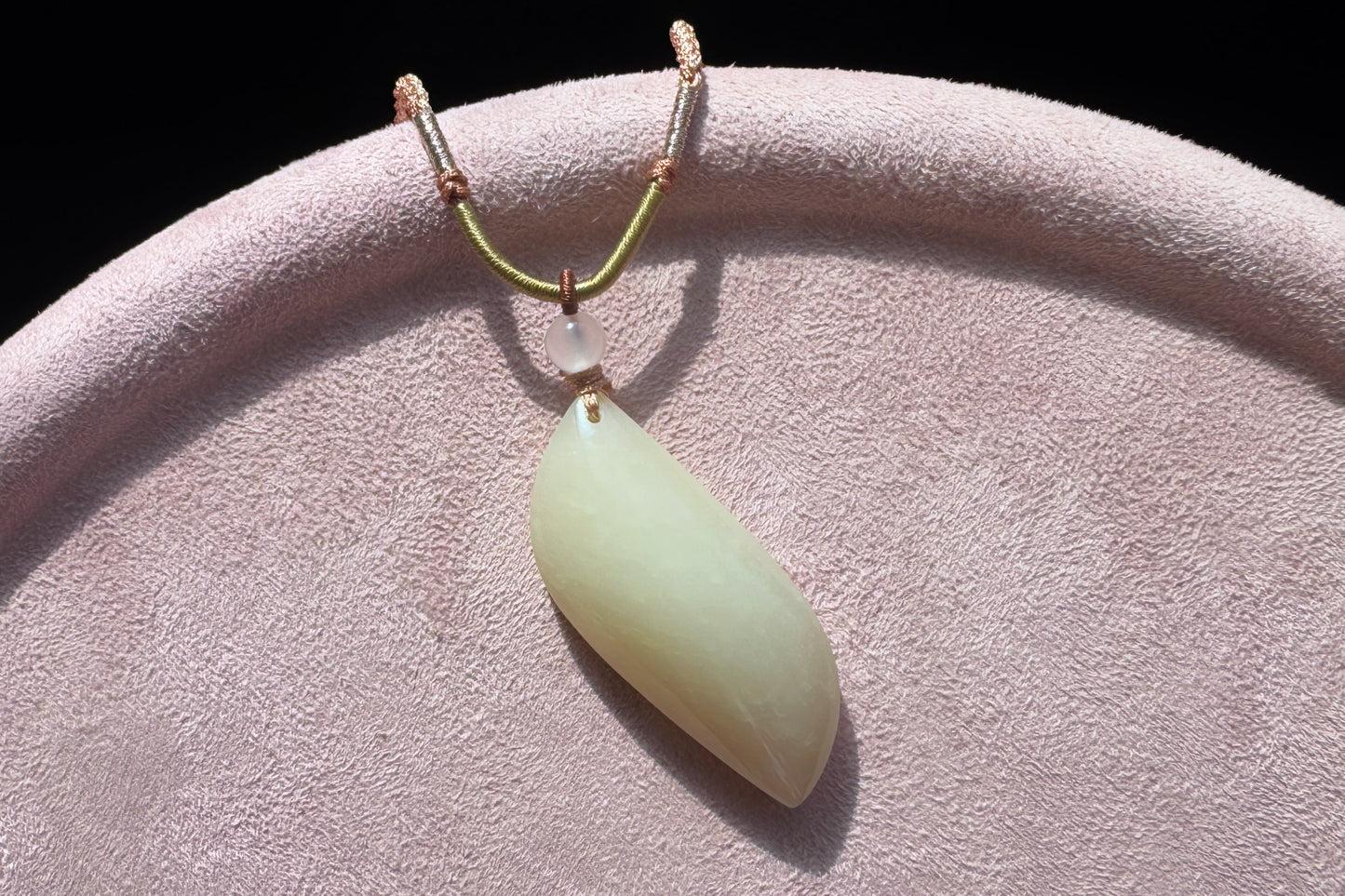 Natural Russian Nephrite Jade Pendant in Light Sugar Color, Oufen Nephrite Pendant Necklace, 天然俄料和田玉糖白玉随形吊坠