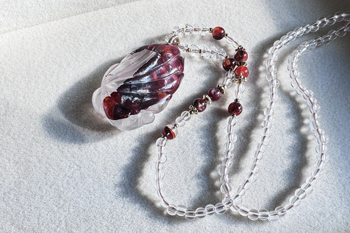 Natural Ox Blood Red Hematoid Quartz Hand Carved Fox Pendant, Ox Blood Red Hematoid Quartz Nine Tailed Fox Pendant, 天然牛血红胶花闪片九尾狐吊坠