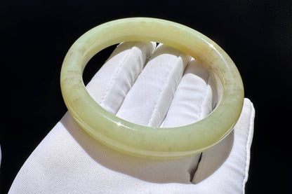 57mm Natural Yellow Hetian Nephrite Jade Bangle, Icy Nephrite Jade Bangle with Brown Sugar Vein lines 天然和田玉黄口带糖化纹圆镯手镯