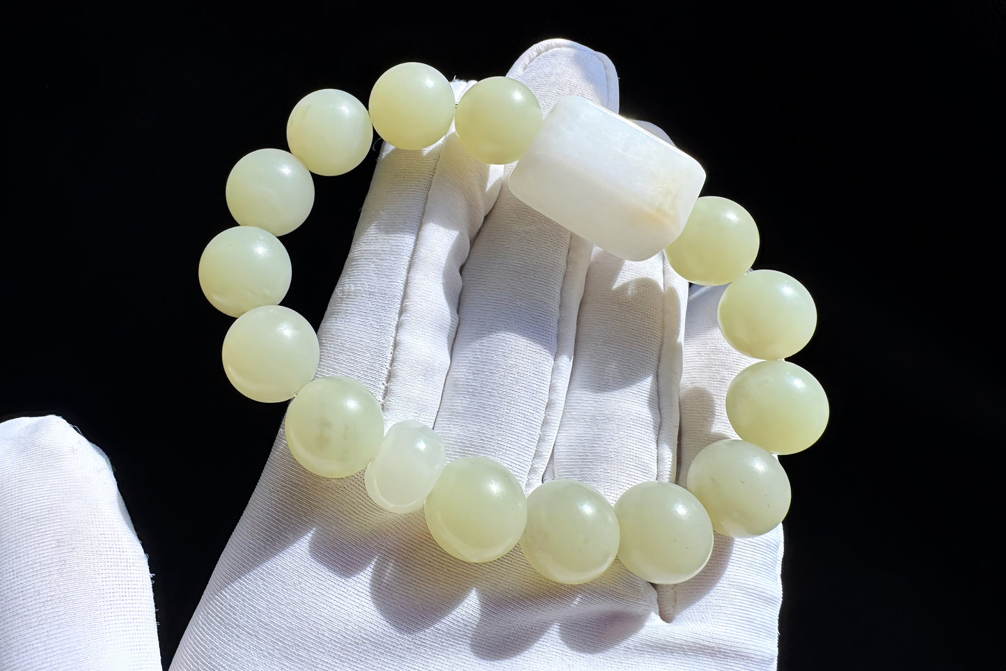 Natural Light Green Nephrite Beaded Bracelet with White Nephrite Cube, Satin Polished Nephrite Bracelet, 天然柔光且末油膏和田玉手串搭配俄白俏糖牌