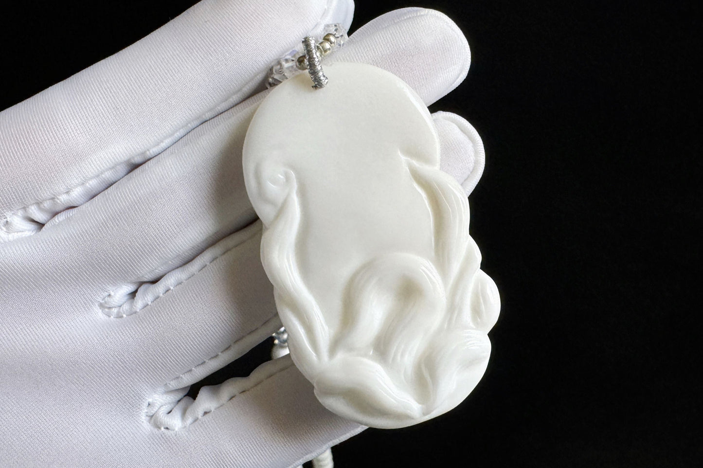 Natural Tridacnae Fox Spirit Pendant Necklace, Hand Carved Tridacnae Fluted Giant Clam Nine Tailed Fox, 天然砗磲全玉化料手工雕刻九尾狐修仙吊坠配砗磲珠链