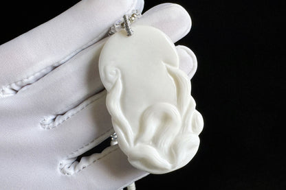 Natural Tridacnae Fox Spirit Pendant Necklace, Hand Carved Tridacnae Fluted Giant Clam Nine Tailed Fox, 天然砗磲全玉化料手工雕刻九尾狐修仙吊坠配砗磲珠链