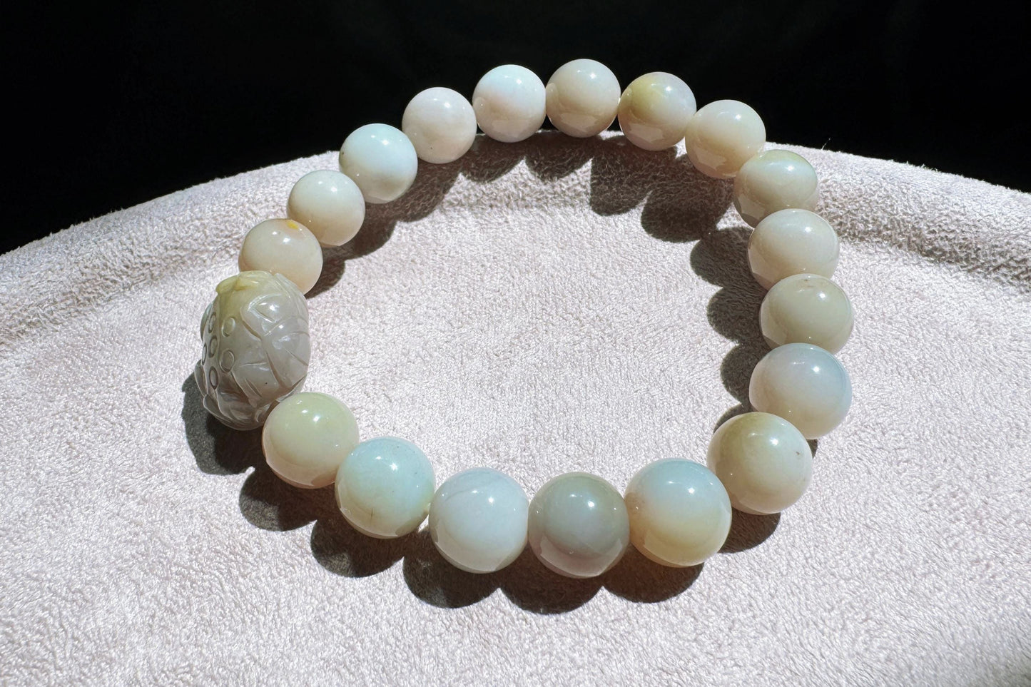 Natural Yanyuan Agate Beaded Bracelet in Pastel Colors and Carved Yanyuan Lotus Charm, 天然盐源玛瑙马卡龙色系圆珠手串搭配盐源莲花珠