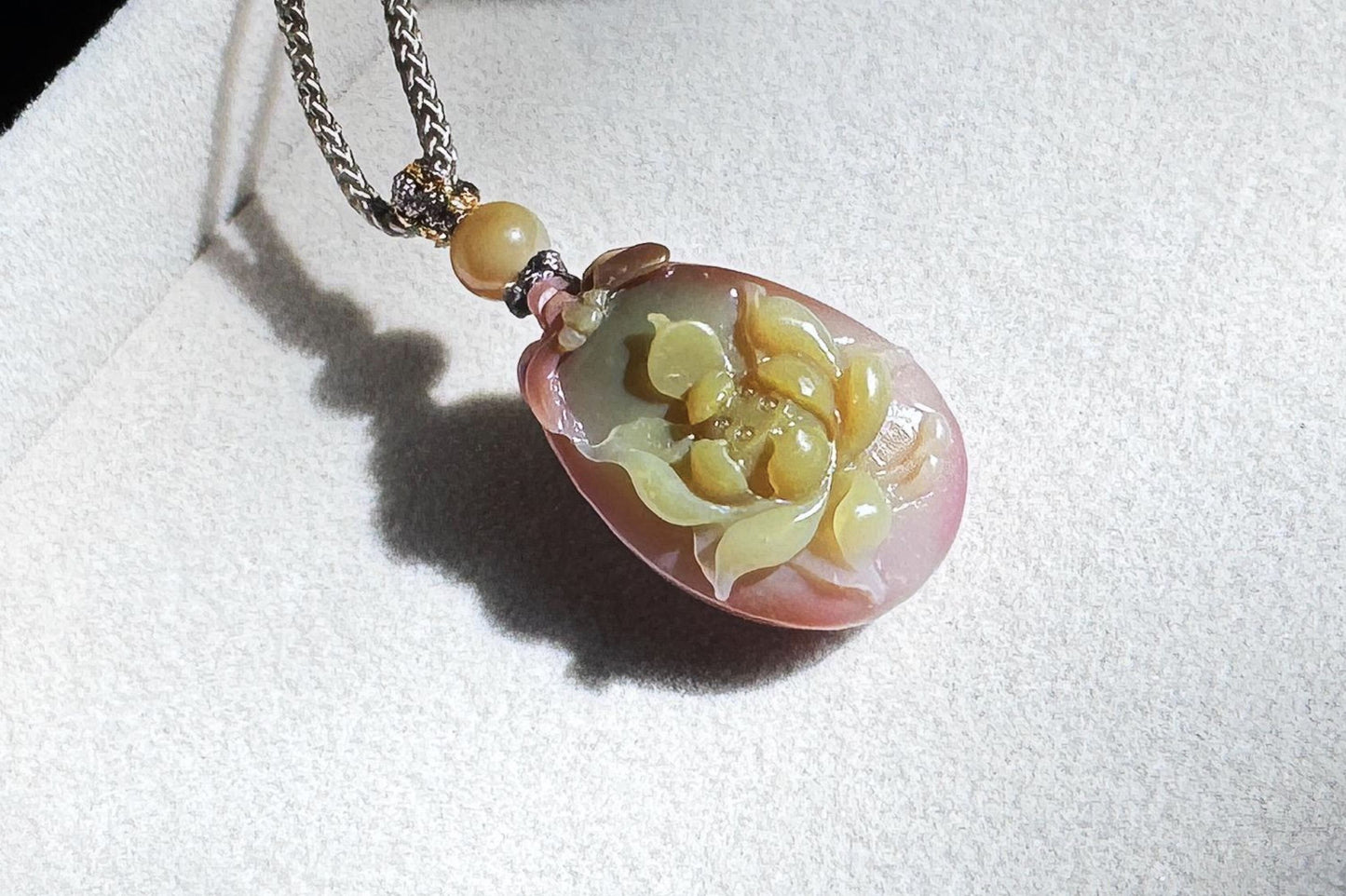 Natural Yanyuan Agate Carved Dragonfly and Lotus Flower Pendant, Untreated Yanyuan Agate Pendant, 天然盐源玛瑙深雕蜻蜓荷花吊坠