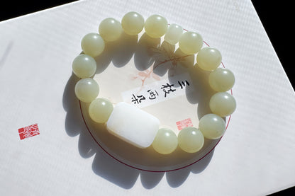 Natural Light Green Nephrite Beaded Bracelet with White Nephrite Cube, Satin Polished Nephrite Bracelet, 天然柔光且末油膏和田玉手串搭配俄白俏糖牌