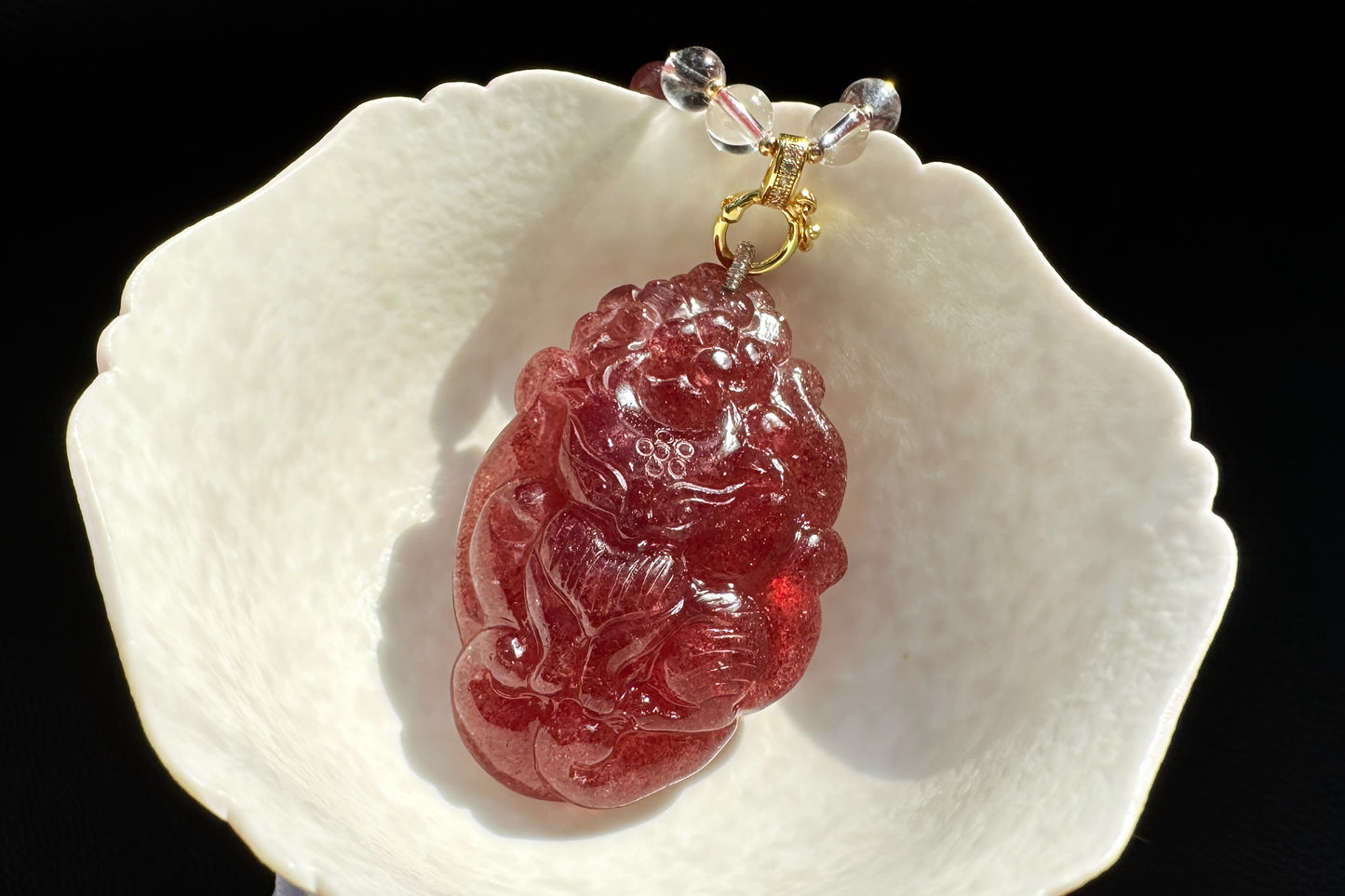 Top Grade Pigeon Blood Strawberry Quartz Hand Carved Nine Tailed Fox Pendant, Carved Strawberry Quartz Crystal, 天然极品鸽血红草莓晶手工雕刻九尾狐吊坠