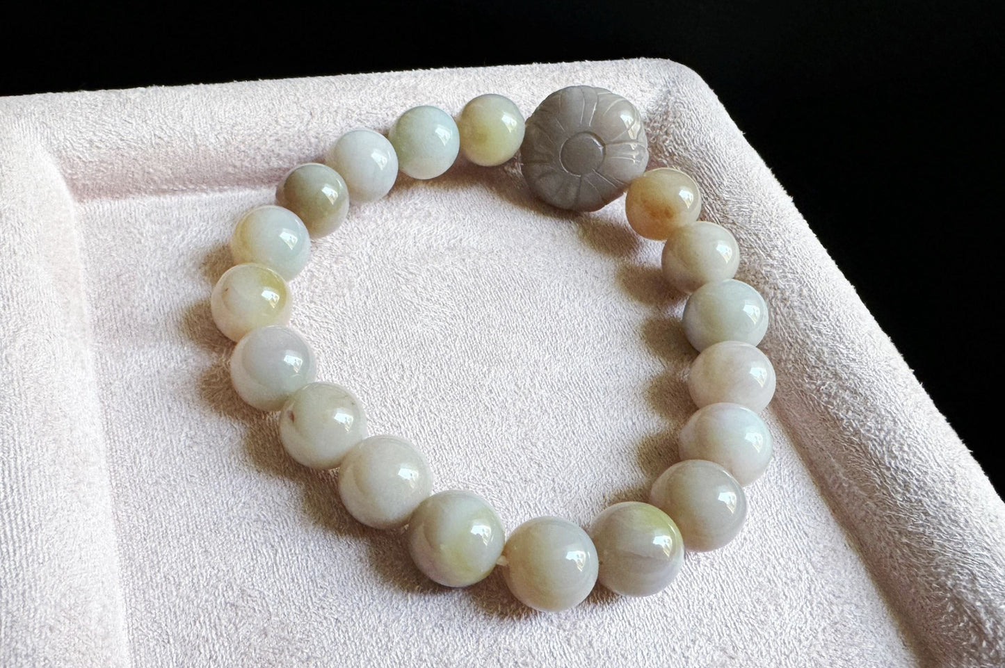 Natural Yanyuan Agate Beaded Bracelet in Pastel Colors and Carved Yanyuan Lotus Charm, 天然盐源玛瑙马卡龙色系圆珠手串搭配盐源莲花珠
