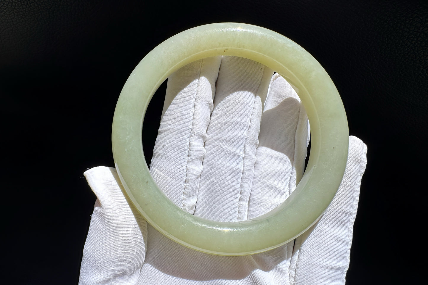 56mm Natural Hetian Nephrite Jade Bangle in Light Green Color, Icy Nephrite Bangle, 天然和田玉青海料晴水色圆镯手镯