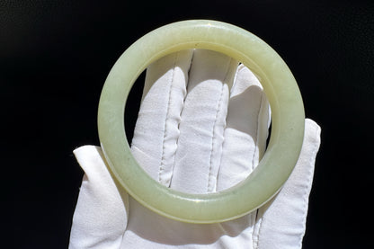56mm Natural Hetian Nephrite Jade Bangle in Light Green Color, Icy Nephrite Bangle, 天然和田玉青海料晴水色圆镯手镯