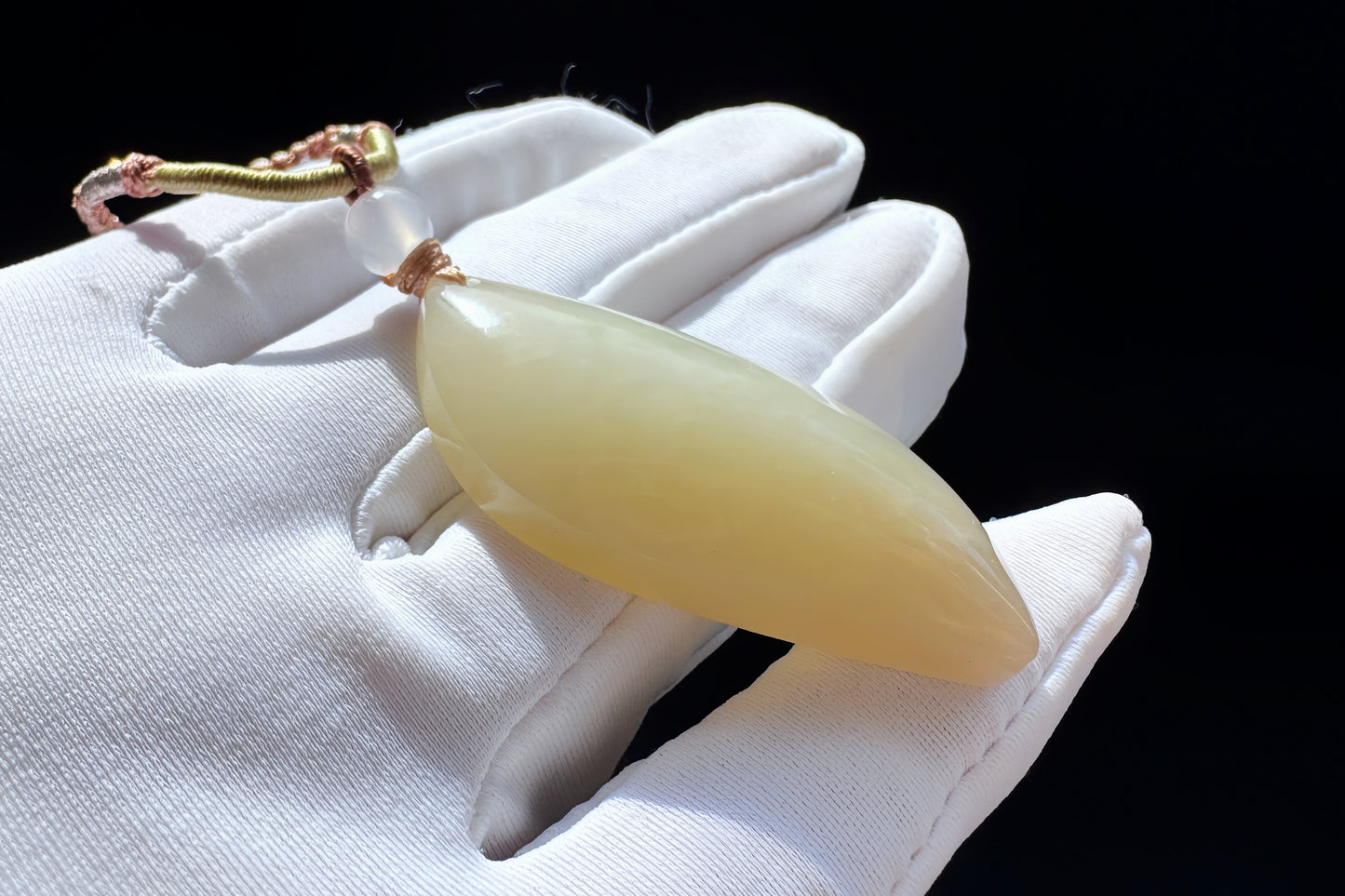 Natural Russian Nephrite Jade Pendant in Light Sugar Color, Oufen Nephrite Pendant Necklace, 天然俄料和田玉糖白玉随形吊坠