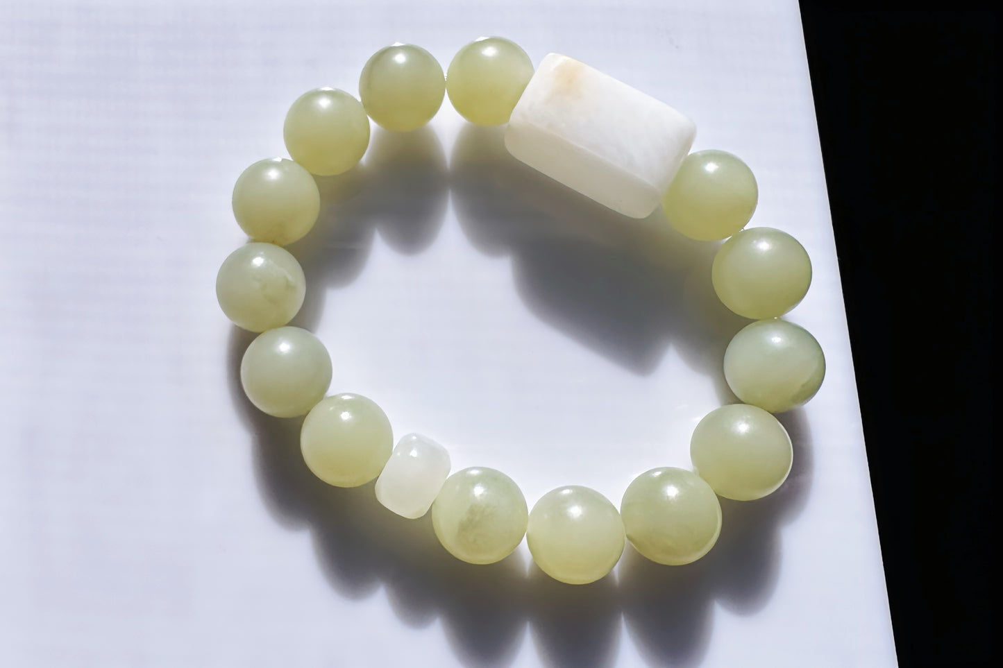 Natural Light Green Nephrite Beaded Bracelet with White Nephrite Cube, Satin Polished Nephrite Bracelet, 天然柔光且末油膏和田玉手串搭配俄白俏糖牌