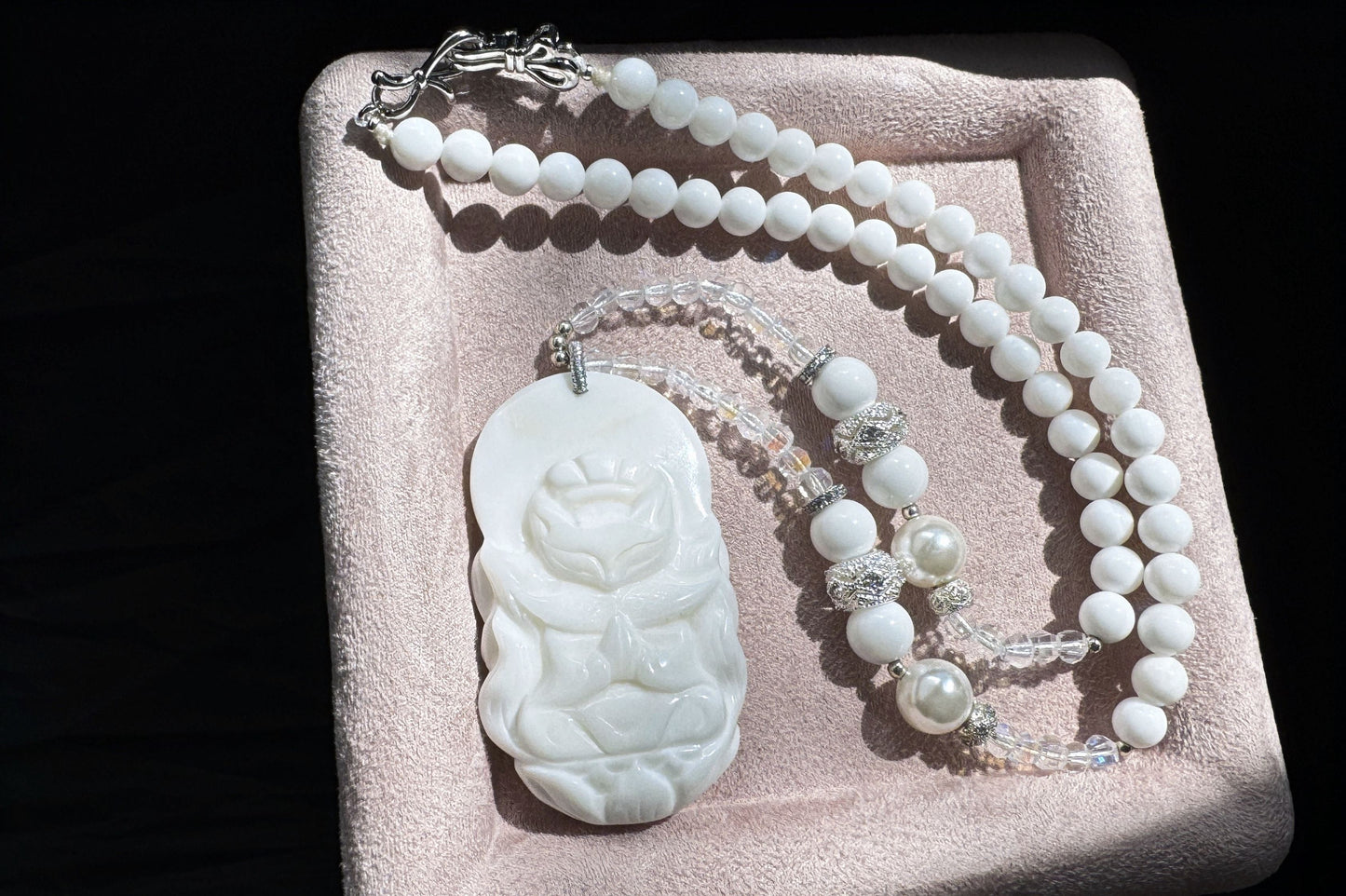 Natural Tridacnae Fox Spirit Pendant Necklace, Hand Carved Tridacnae Fluted Giant Clam Nine Tailed Fox, 天然砗磲全玉化料手工雕刻九尾狐修仙吊坠配砗磲珠链
