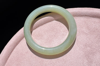 56mm Natural Hetian Nephrite Jade Bangle in Light Green Color, Icy Nephrite Bangle, 天然和田玉青海料晴水色圆镯手镯