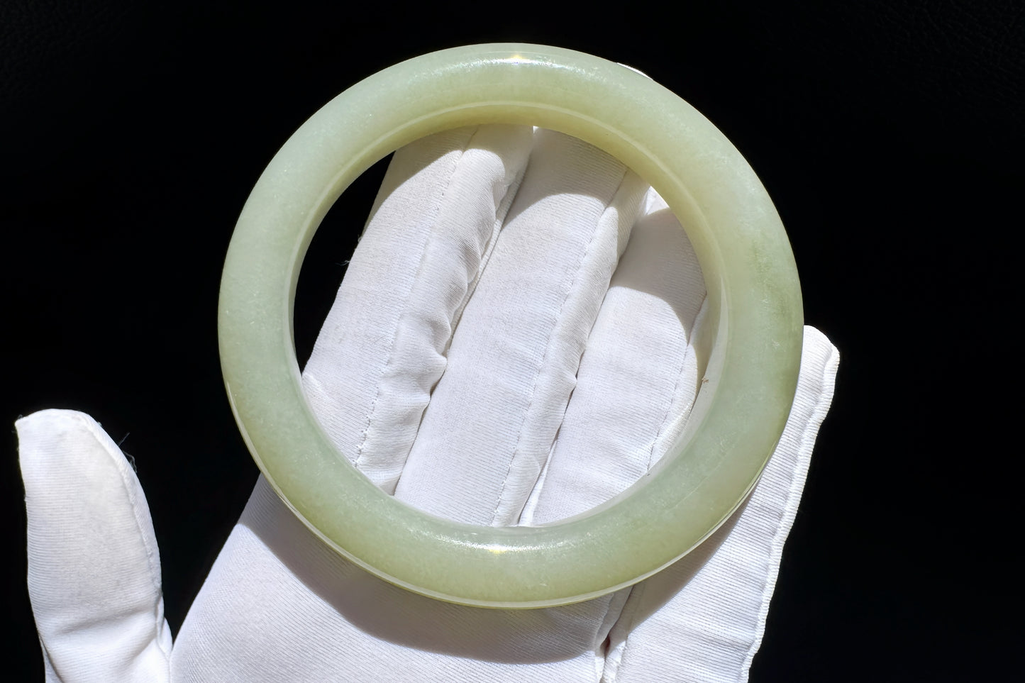 56mm Natural Hetian Nephrite Jade Bangle in Light Green Color, Icy Nephrite Bangle, 天然和田玉青海料晴水色圆镯手镯