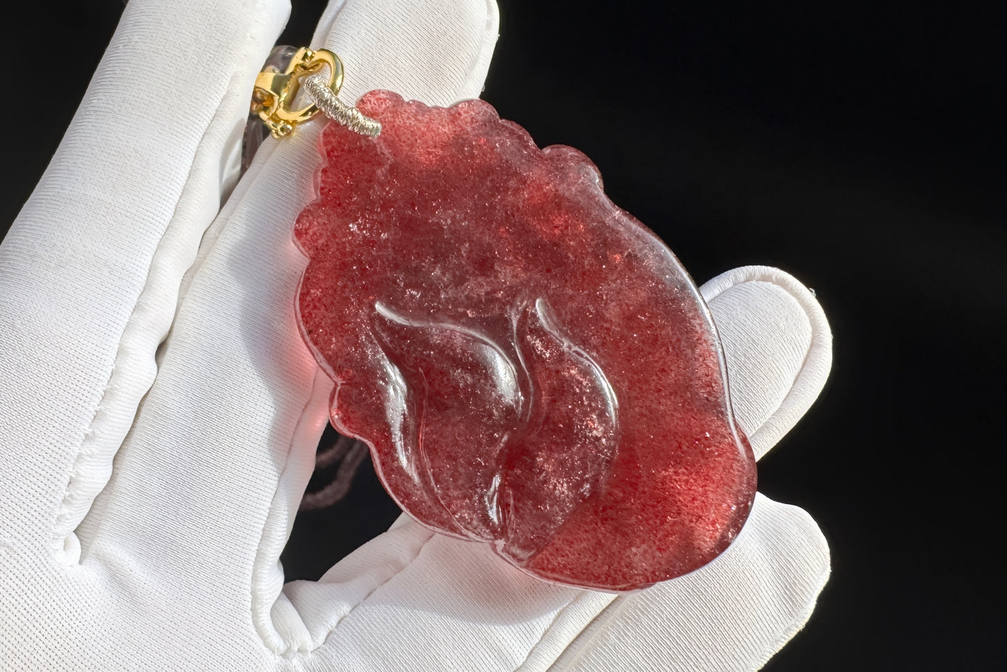 Top Grade Pigeon Blood Strawberry Quartz Hand Carved Nine Tailed Fox Pendant, Carved Strawberry Quartz Crystal, 天然极品鸽血红草莓晶手工雕刻九尾狐吊坠