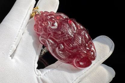 Top Grade Pigeon Blood Strawberry Quartz Hand Carved Nine Tailed Fox Pendant, Carved Strawberry Quartz Crystal, 天然极品鸽血红草莓晶手工雕刻九尾狐吊坠
