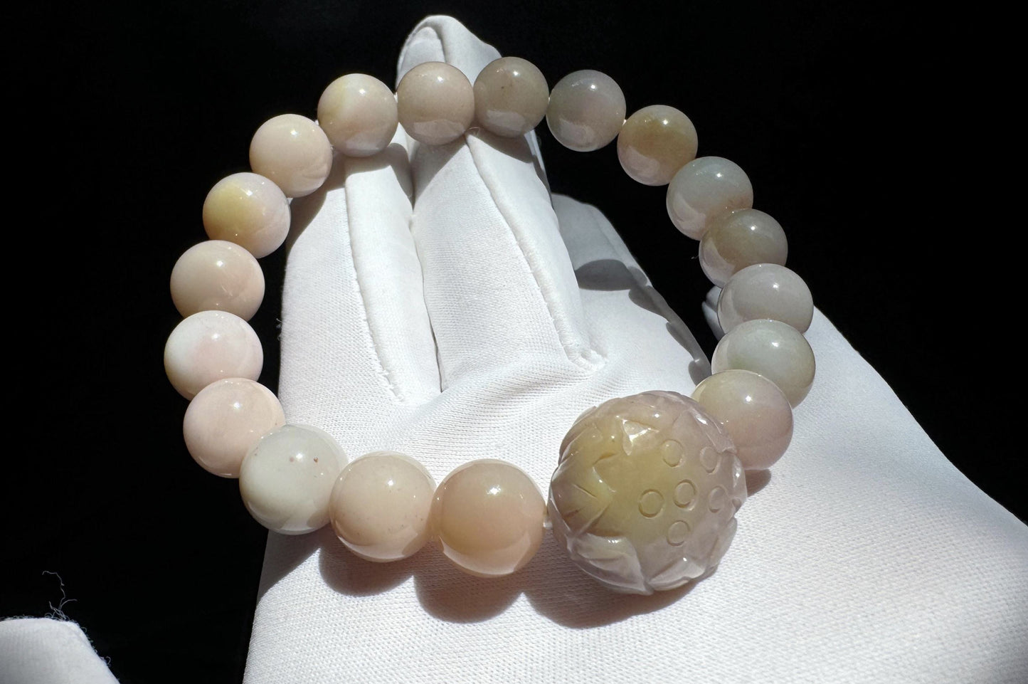 Natural Yanyuan Agate Beaded Bracelet in Pastel Colors and Carved Yanyuan Lotus Charm, 天然盐源玛瑙马卡龙色系圆珠手串搭配盐源莲花珠