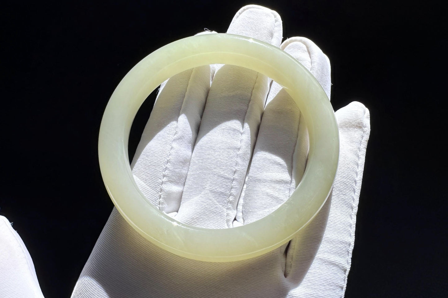 52mm Certified Natural Nephrite Bangle in Light Green Color, Nephrite Jade Bangle, 天然绿底晴水玉手镯