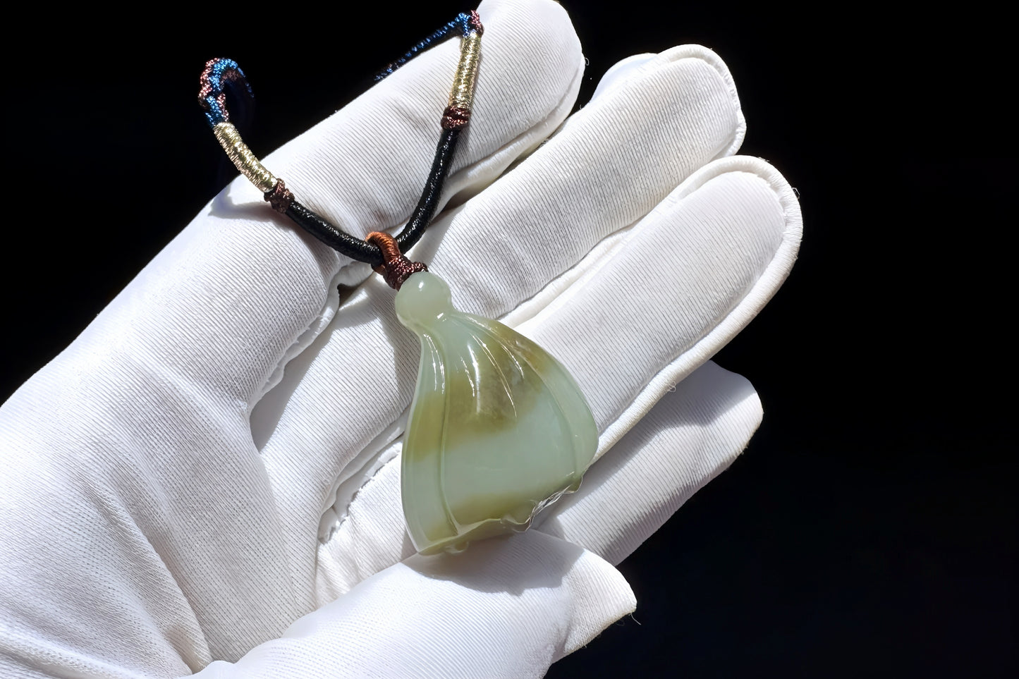 Natural Hetian Nephrite Lotus Pendant in Blue and Brown Sugar Color, Nephrite Jade Carved Lotus Pod Pendant, 天然和田玉蓝带糖色小莲蓬吊坠