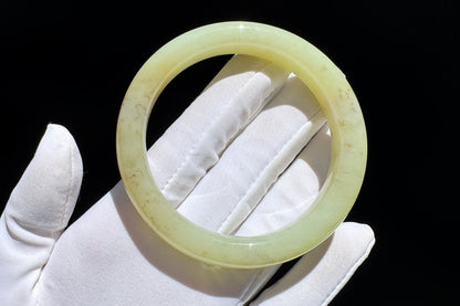 57mm Natural Yellow Hetian Nephrite Jade Bangle, Icy Nephrite Jade Bangle with Brown Sugar Vein lines 天然和田玉黄口带糖化纹圆镯手镯
