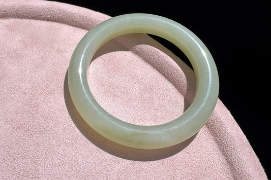 56mm Natural Hetian Nephrite Jade Bangle in Light Green Color, Icy Nephrite Bangle, 天然和田玉青海料晴水色圆镯手镯
