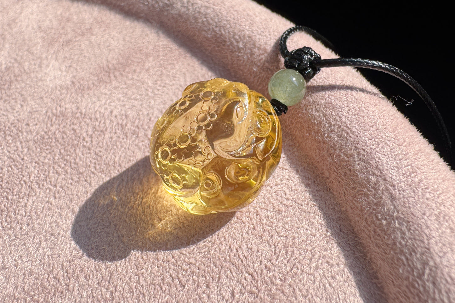 High Grade Natural Brazilian Citrine Hand Carved Frog on Lotus Pod Pendant, Citrine Toad Necklace, Carved Citrine Pendant, 天然精品巴西黄手工精雕呱呱来财吊坠