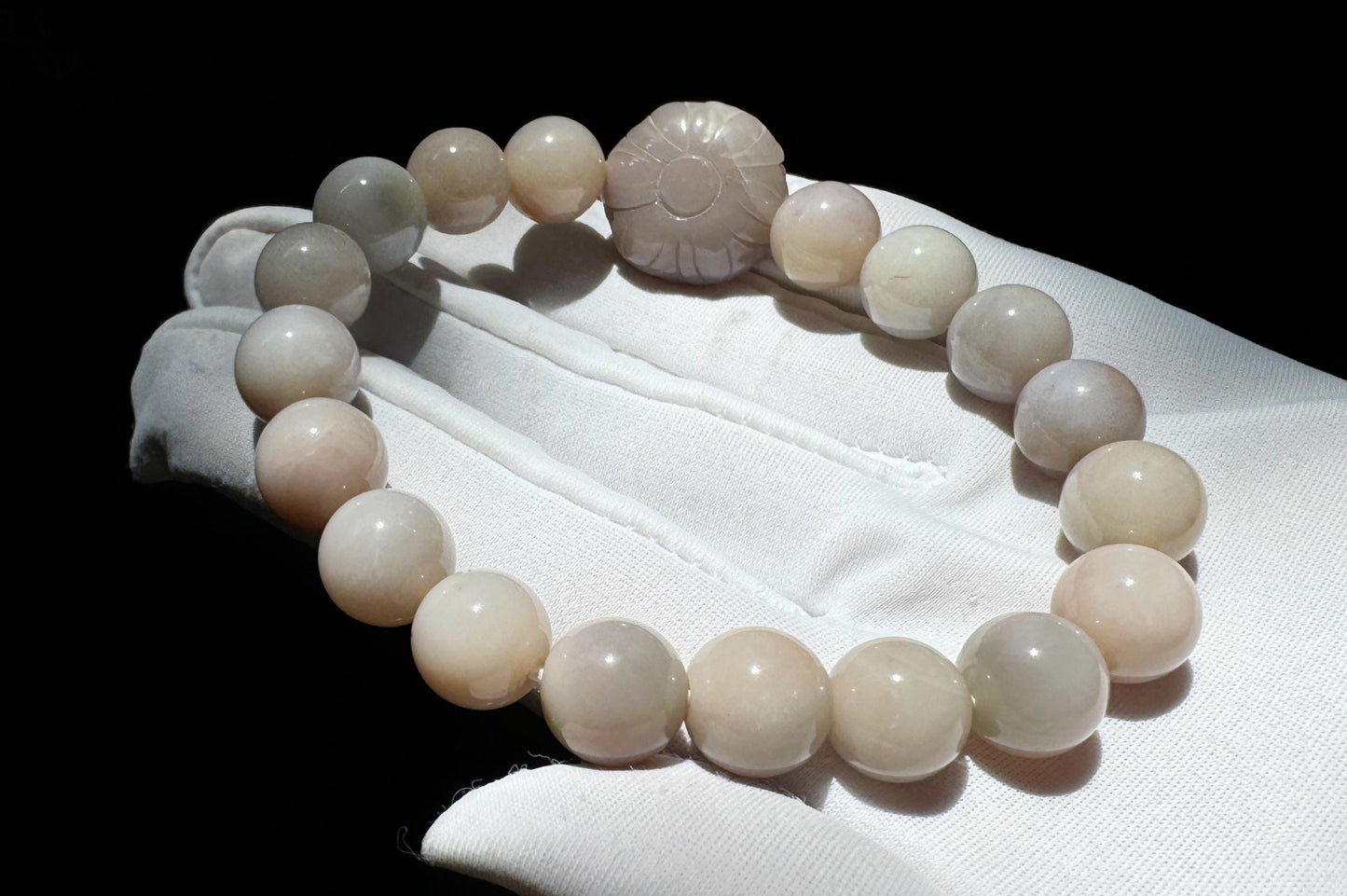 Natural Yanyuan Agate Beaded Bracelet in Pastel Colors and Carved Yanyuan Lotus Charm, 天然盐源玛瑙马卡龙色系圆珠手串搭配盐源莲花珠