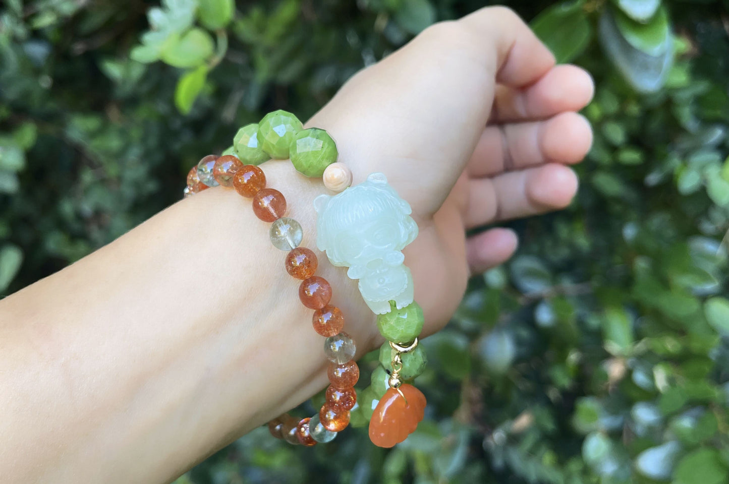 Natural Canadian Green Nephrite Bracelet with Xiu Jade Hand Carved Cat Girl and Nanhong Shell Charm, 天然加拿大碧玉手串配岫岩玉手工雕小猫女南红贝壳提溜