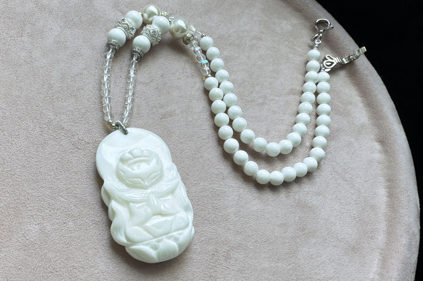 Natural Tridacnae Fox Spirit Pendant Necklace, Hand Carved Tridacnae Fluted Giant Clam Nine Tailed Fox, 天然砗磲全玉化料手工雕刻九尾狐修仙吊坠配砗磲珠链