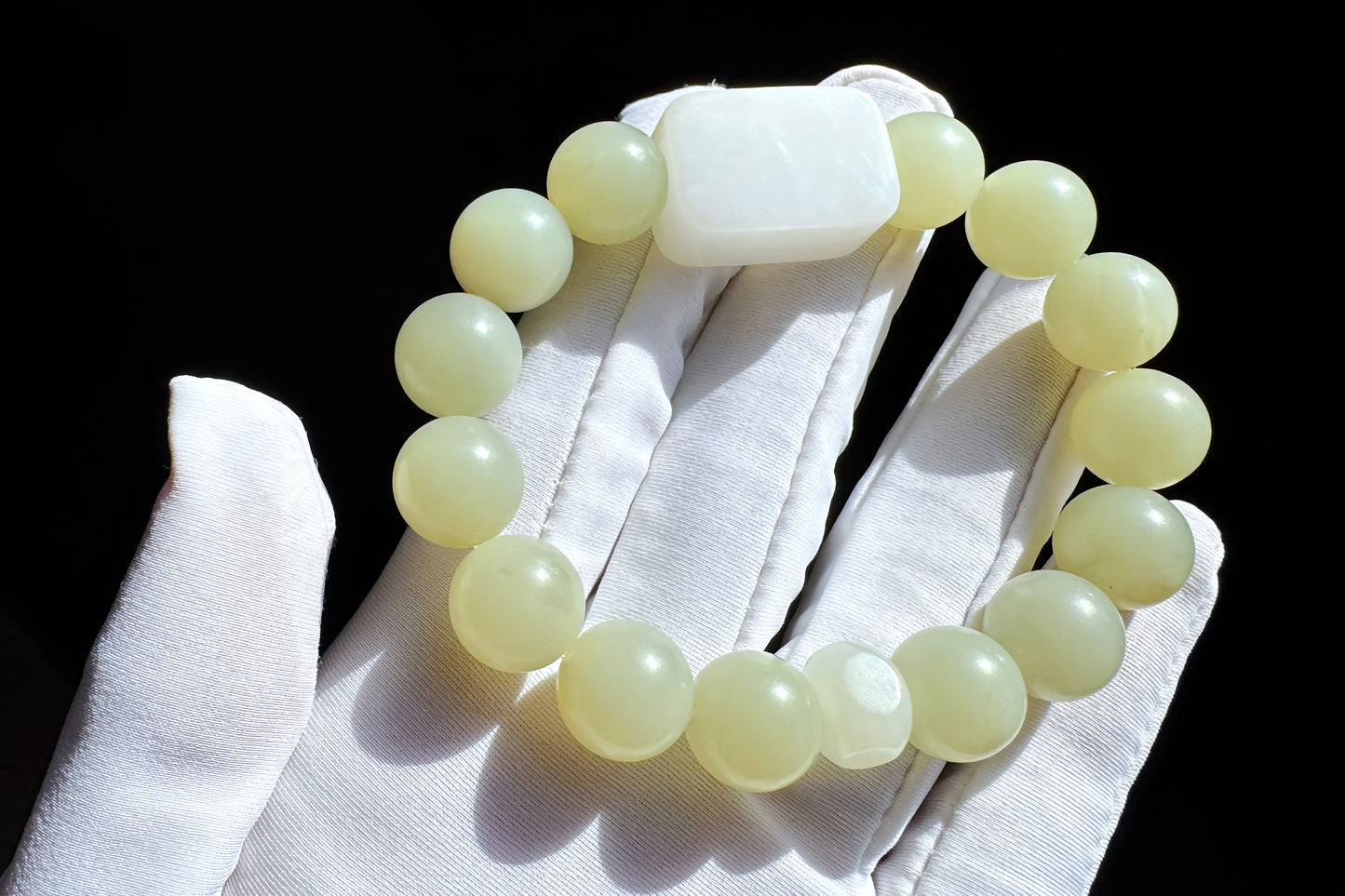 Natural Light Green Nephrite Beaded Bracelet with White Nephrite Cube, Satin Polished Nephrite Bracelet, 天然柔光且末油膏和田玉手串搭配俄白俏糖牌
