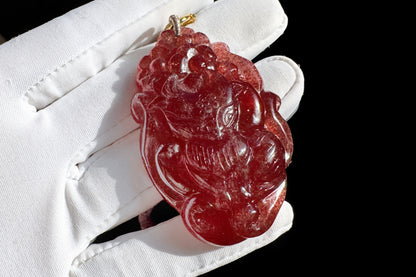 Top Grade Pigeon Blood Strawberry Quartz Hand Carved Nine Tailed Fox Pendant, Carved Strawberry Quartz Crystal, 天然极品鸽血红草莓晶手工雕刻九尾狐吊坠