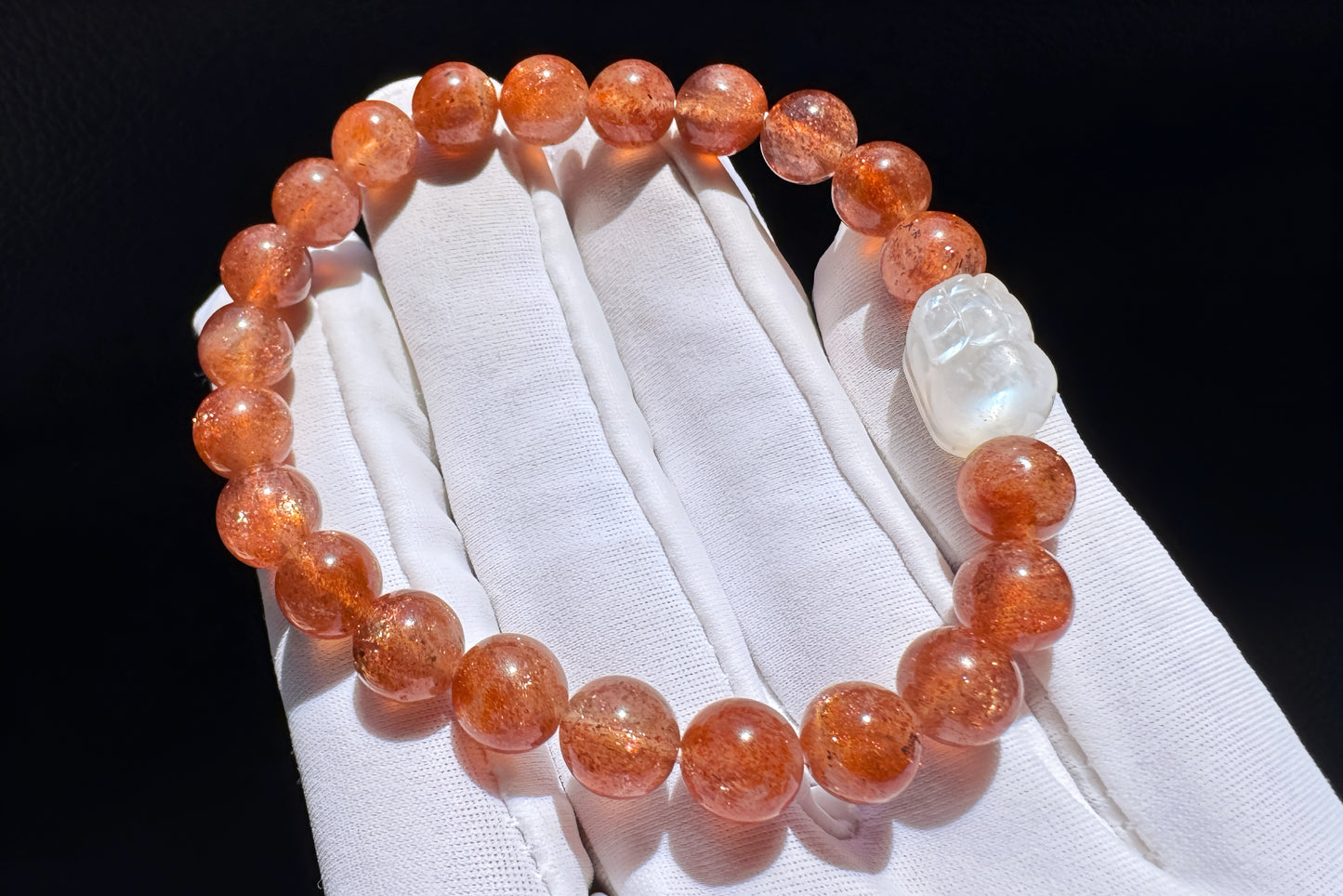 Natural Red Skeletal Golden Sunstone Beaded Bracelet, Natural Moonstone Carved PiXiu Charm, Sunstone Bracelet, 天然无优化黑骨干红金沙太阳石水晶手串搭配月光石貔貅