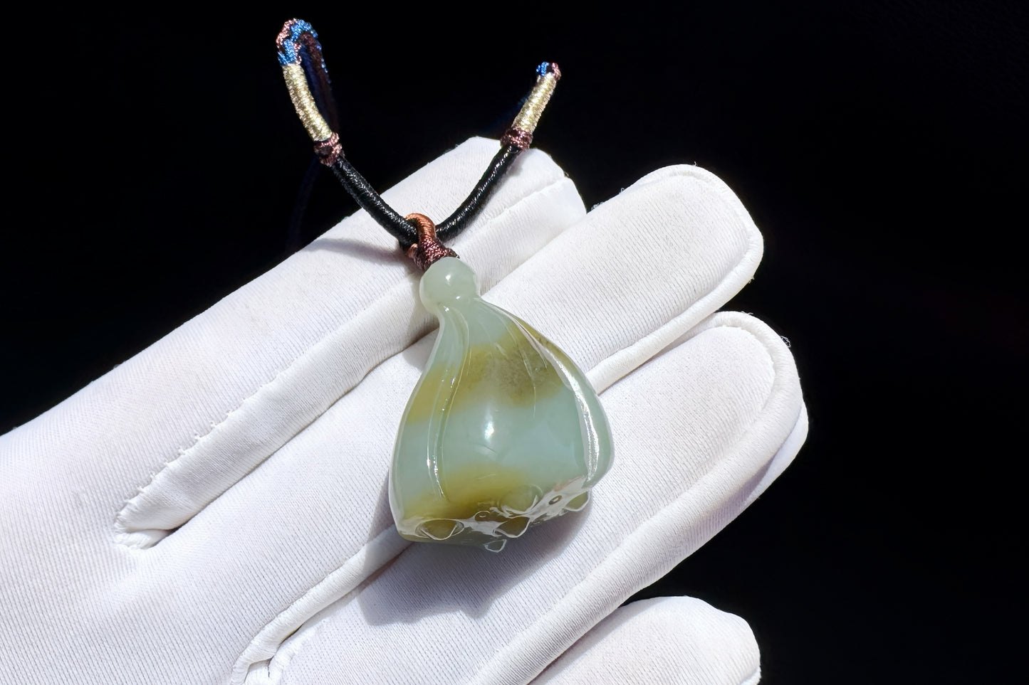 Natural Hetian Nephrite Lotus Pendant in Blue and Brown Sugar Color, Nephrite Jade Carved Lotus Pod Pendant, 天然和田玉蓝带糖色小莲蓬吊坠