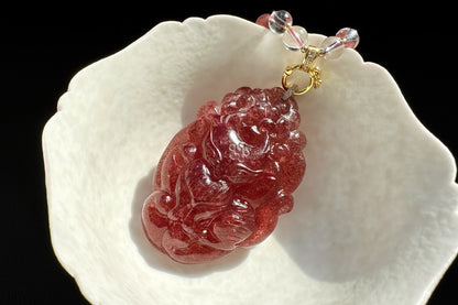 Top Grade Pigeon Blood Strawberry Quartz Hand Carved Nine Tailed Fox Pendant, Carved Strawberry Quartz Crystal, 天然极品鸽血红草莓晶手工雕刻九尾狐吊坠